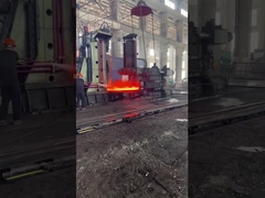 Forja de anillos de rodadura para bridas a gran escala